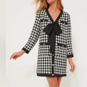 Pomander Place from Tuckernuck Black & White Houndstooth Tie-Neck Dress size L